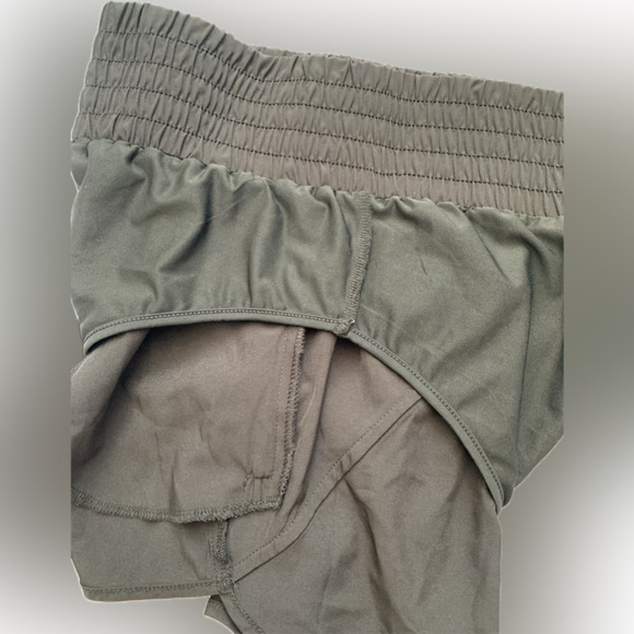 Fengbay wide elastic 3" waist running shorts with liner 2 zipper pockets large - Picture 6 of 6